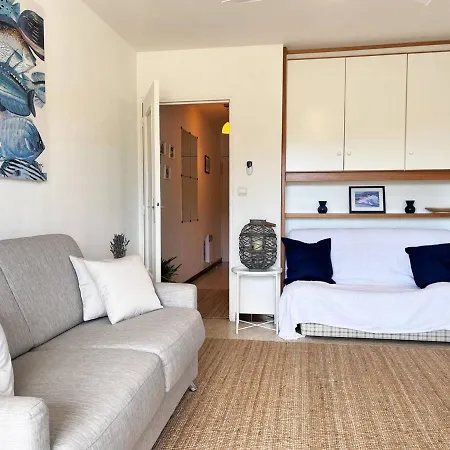 Apartment A Avec Terrasse, Piscine Et Parking A Proximite De La - Fr-1-251-494
