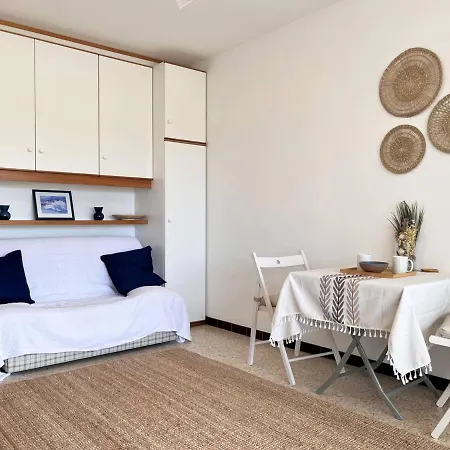 Apartment A Avec Terrasse, Piscine Et Parking A Proximite De La - Fr-1-251-494 Bormes-les-Mimosas