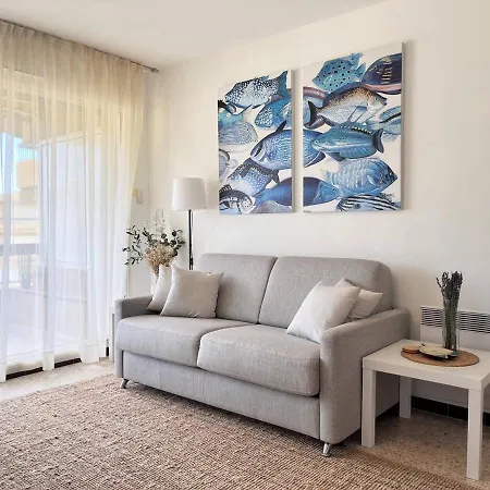 A Avec Terrasse, Piscine Et Parking A Proximite De La - Fr-1-251-494